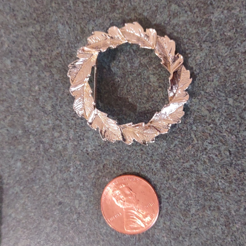 Singed "Gerry's" Elegant Gold Tone  Leaf Brooch - Picture 4 of 4